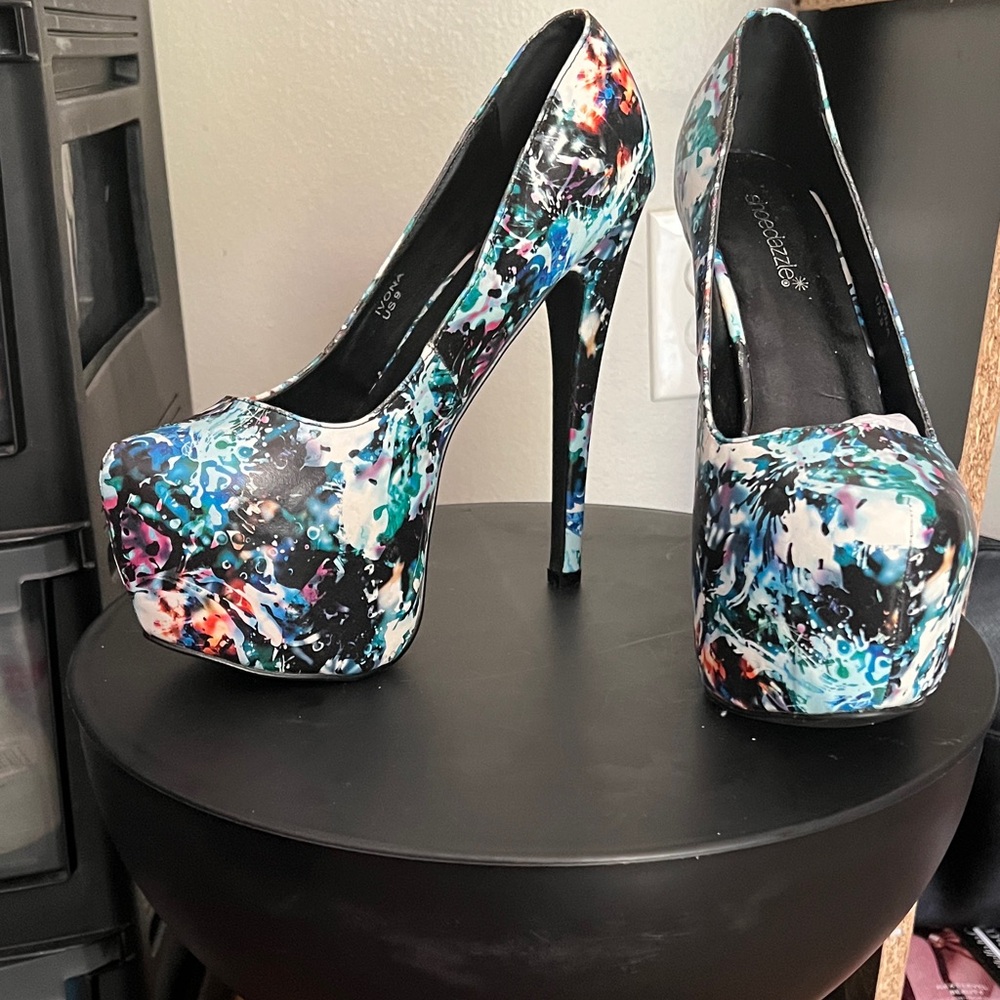 Shoe Dazzle Vibrant Abstract Heels